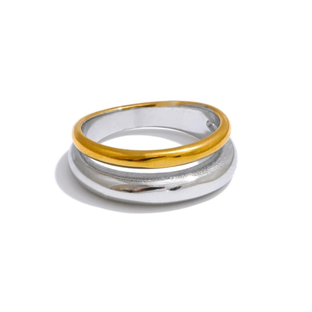 Anillo Dualis Aurora diseño geométrico doble color – lenorajewelry.com/anillo-geometrico-doble-coloranillo doble color, joyería resistente agua, anillo geométrico mujer, joyas de acero inoxidable, regalo elegante mujer, lenora joyería, diseño PVD dorado, accesorios modernos, envío rápido, joyería exclusiva