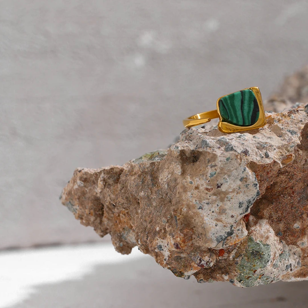 AnilloEdenDoradoconpiedranaturalyoro18Kdisenogeometricovintage_lenorajewelry.com_anillo-eden-dorado-vintage-piedra-natural