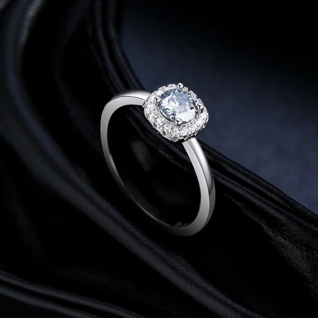 anillo de moissanita, joyería de boda, anillos elegantes, anillo de plata 925, joyas finas, moissanita color D, regalos románticos, anillo para novia