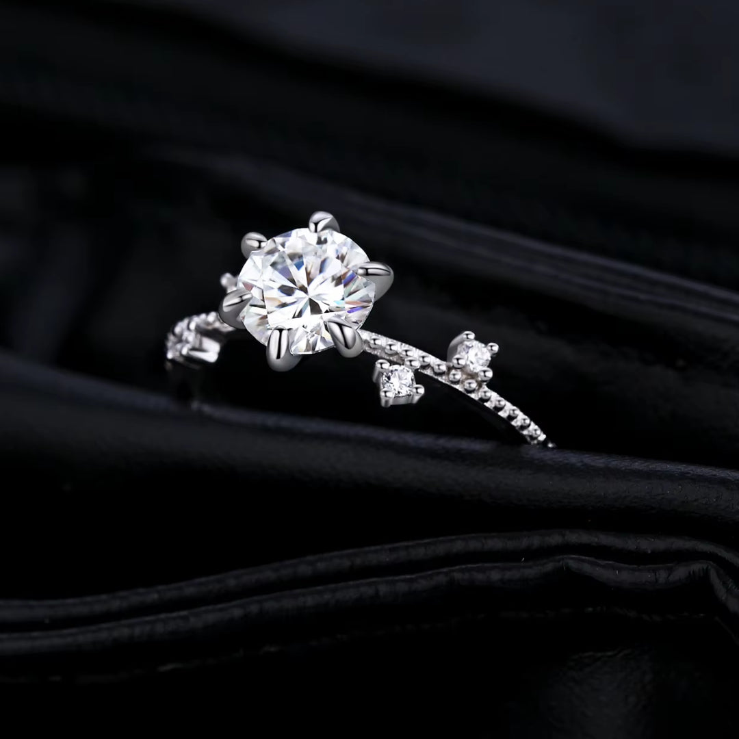 anillo de moissanita, anillo de boda, joyería de plata, anillo de compromiso, diseño de flor, moissanita 1ct, joyería para mujeres, anillo elegante, regalo de boda, joyería fina