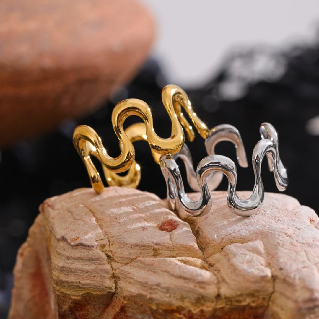 Anillo minimalista mujer diseño abierto geométrico – lenorajewelry.com/anillo-geometria-dorada-lenora
anillo ajustable, joyería fina mujer, anillo geométrico, anillo minimalista, joyas de aço inoxidável, regalo elegante, joyería exclusiva, anillo abierto, LENORA
