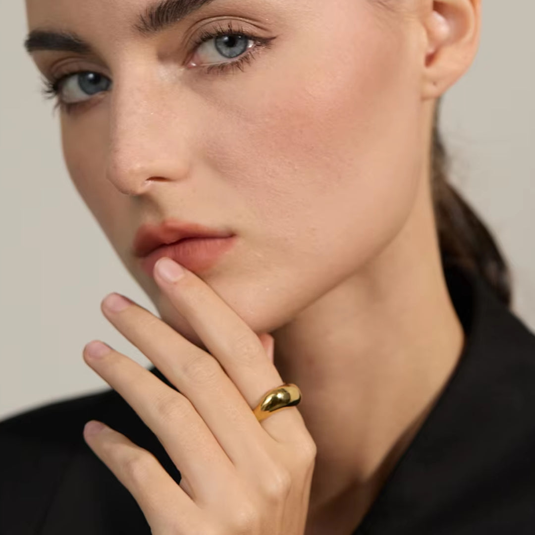 anillo minimalista, anillo geométrico, anillo de acero inoxidable, anillo baño de oro, anillo impermeable, anillo moderno, anillo elegante, anillo para mujeres, joyas distintivas, anillo de dedo, joyas de moda.