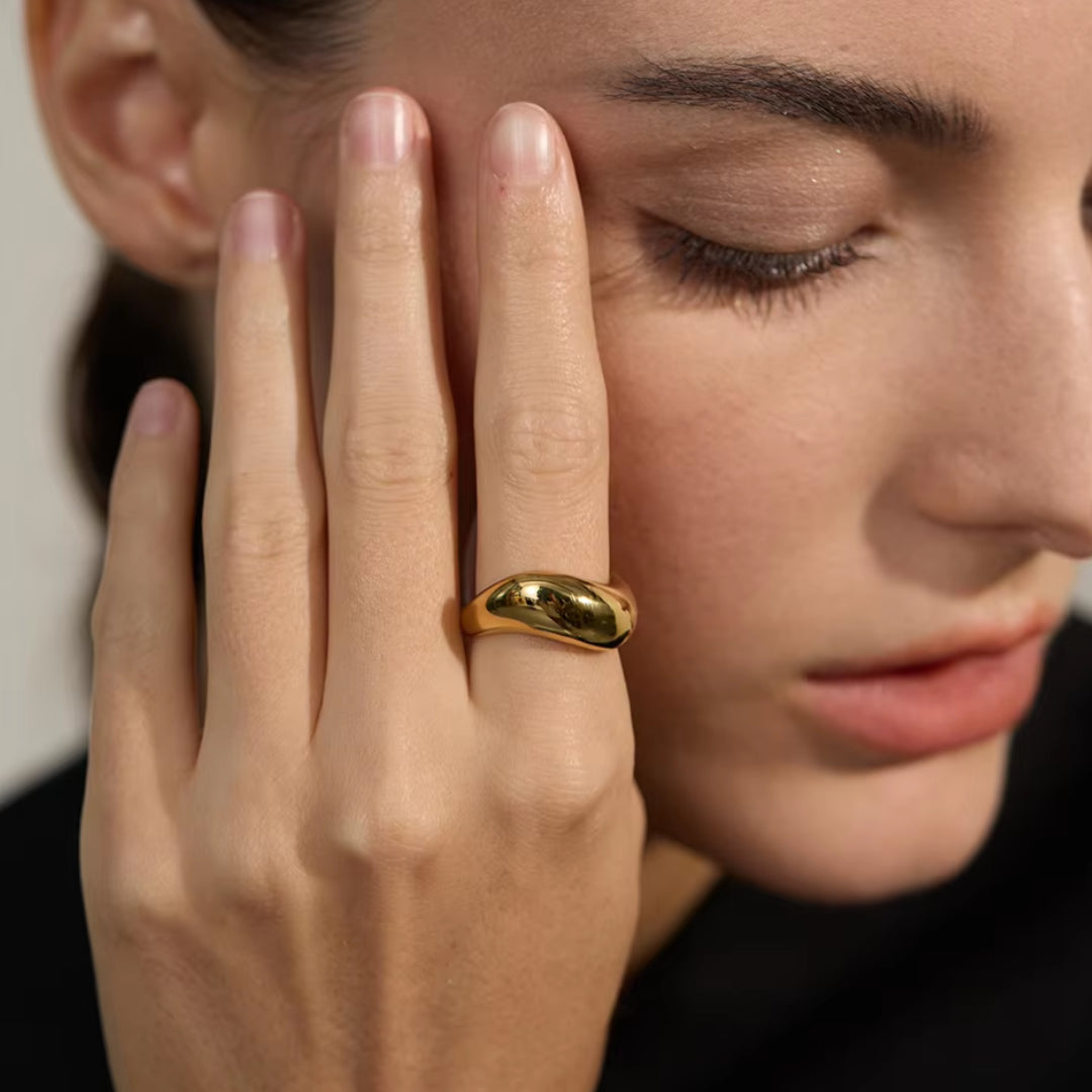 anillo minimalista, anillo geométrico, anillo de acero inoxidable, anillo baño de oro, anillo impermeable, anillo moderno, anillo elegante, anillo para mujeres, joyas distintivas, anillo de dedo, joyas de moda.