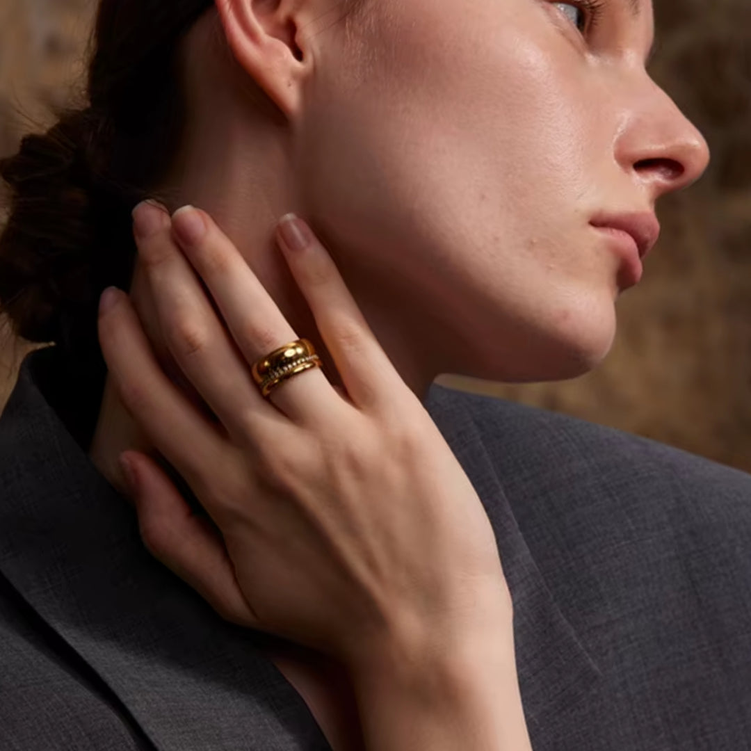 anillo largo, zirconia cubica, oro 18k, joyería elegante, acero inoxidable, regalo mujer, lenora jewelry, anillo de temperamento

