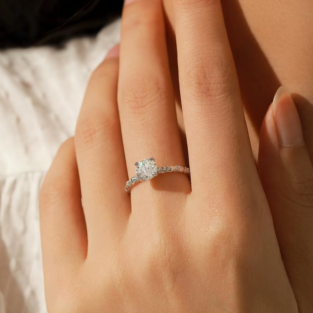 anillo de moissanita, joyería de boda, anillos elegantes, anillo de plata 925, regalos románticos, anillos para novias, moissanita 1 ct, joyería fina