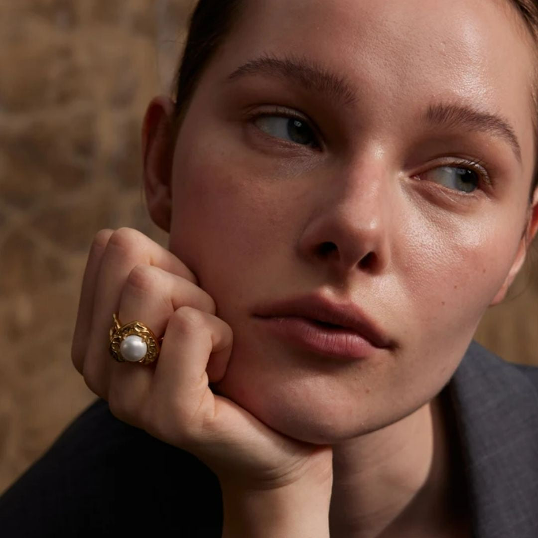 anillo romántico, joyería de perlas, regalo para ella, anillo corazón, acero inoxidable joyas, lenora, anillo abierto, joyas de amor, perlas simuladas, regalo aniversario, Joyas para mujer regalo amor acero inoxidable – lenorajewelry.com/anillo-susurro-perla-oro-corazon  