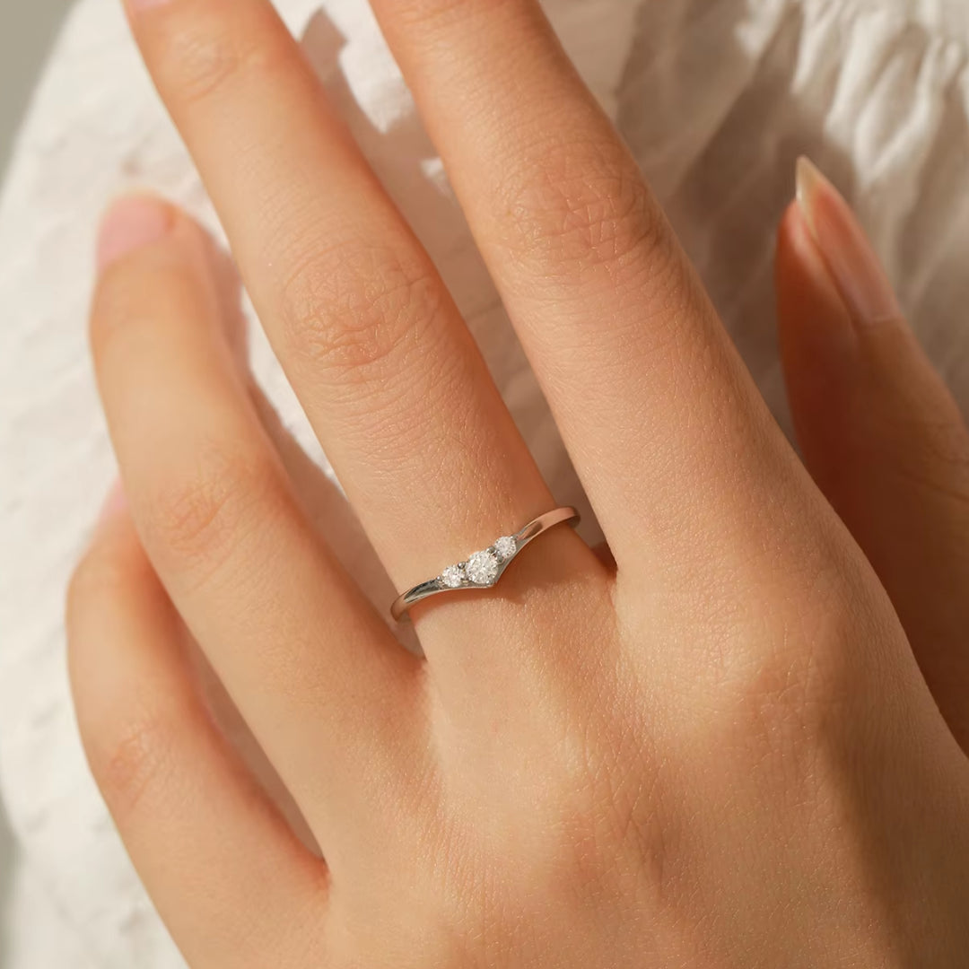anillo de bodas, anillo de moissanita, joyería de boda, anillo de plata 925, anillo elegante, moissanita color D, regalo para mujeres, joyería fina, anillo minimalista

