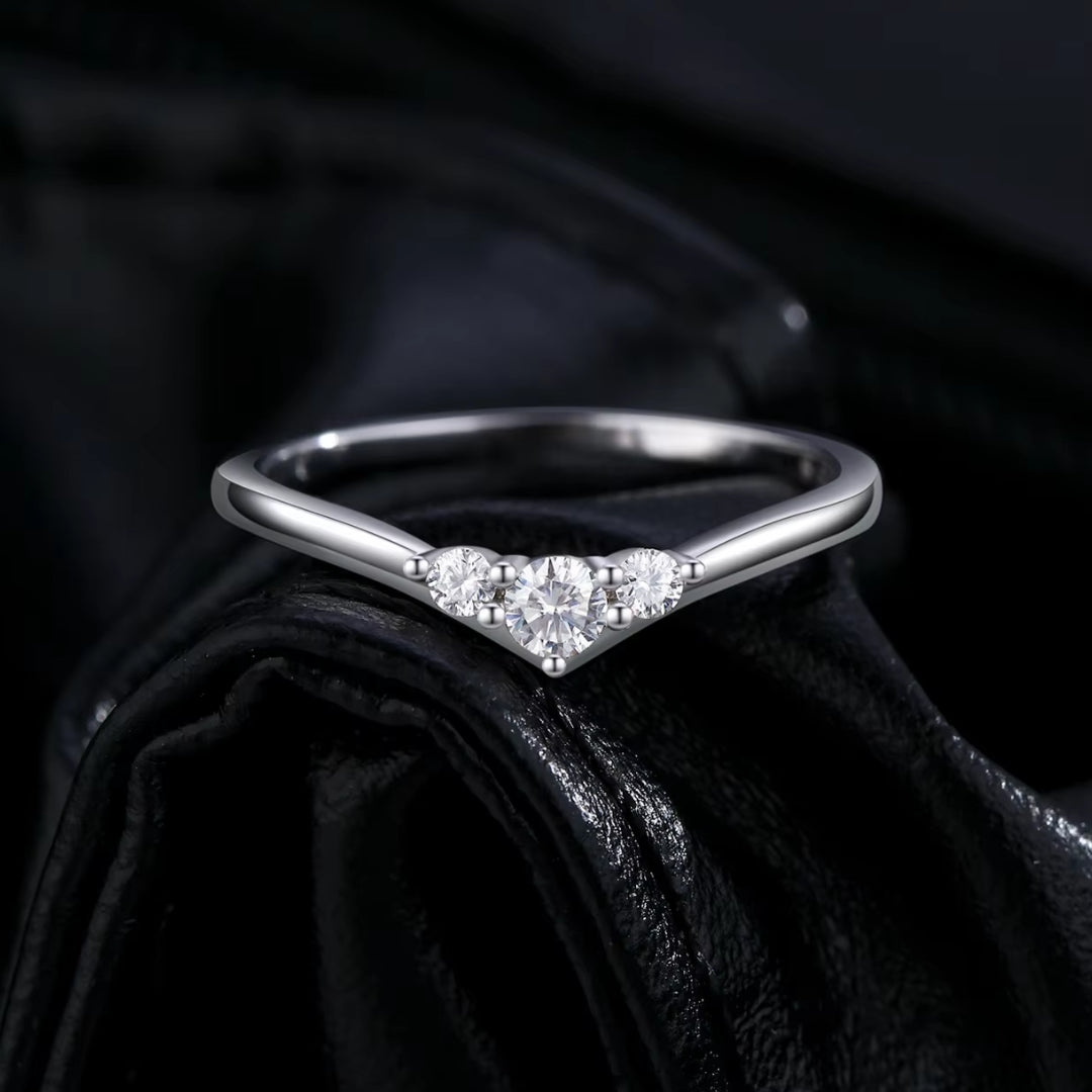 anillo de bodas, anillo de moissanita, joyería de boda, anillo de plata 925, anillo elegante, moissanita color D, regalo para mujeres, joyería fina, anillo minimalista

