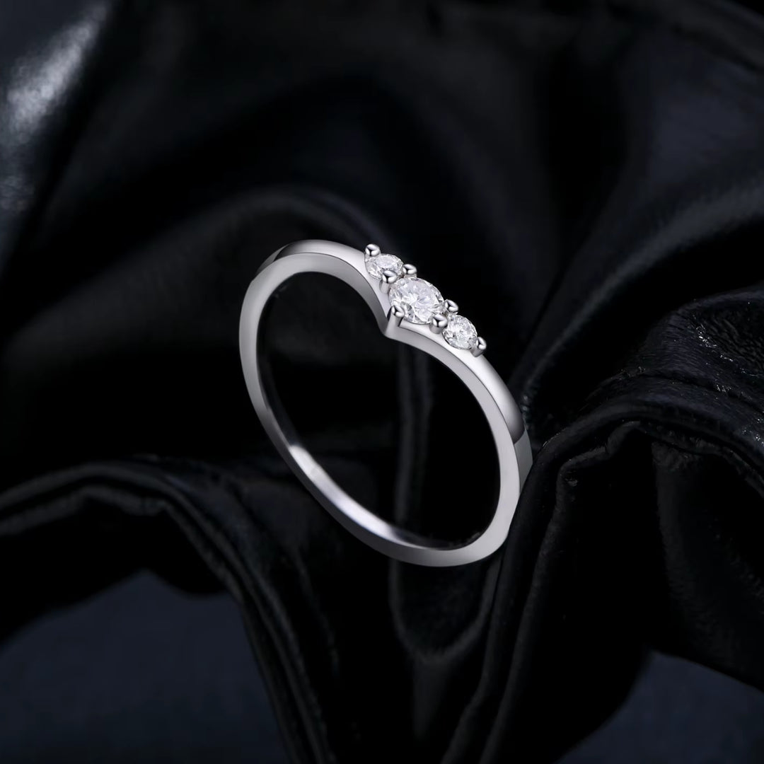 anillo de bodas, anillo de moissanita, joyería de boda, anillo de plata 925, anillo elegante, moissanita color D, regalo para mujeres, joyería fina, anillo minimalista


