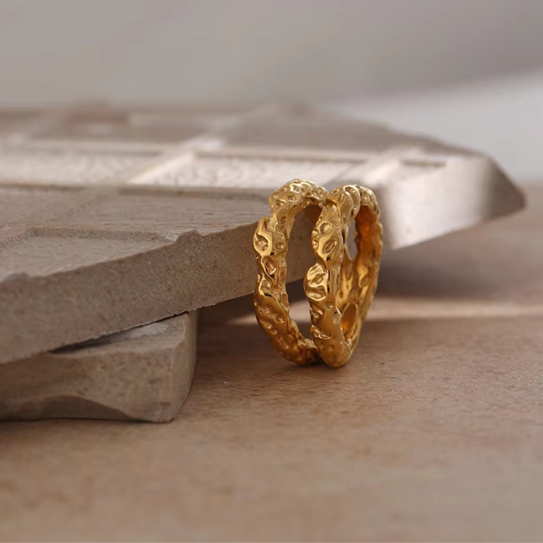 anillo de acero inoxidable, anillo dorado para mujeres, joyería de moda, anillo impermeable, anillo baño de oro, anillo elegante, joyas para mujer, anillo moderno, anillos ligeros, accesorios de moda
