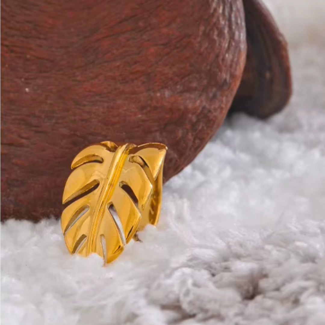 Anillo ajustable de hojas en acero inoxidable con baño de oro
https://lenorajewelry.com/anillo-ajustable-hojas-acero-inoxidable