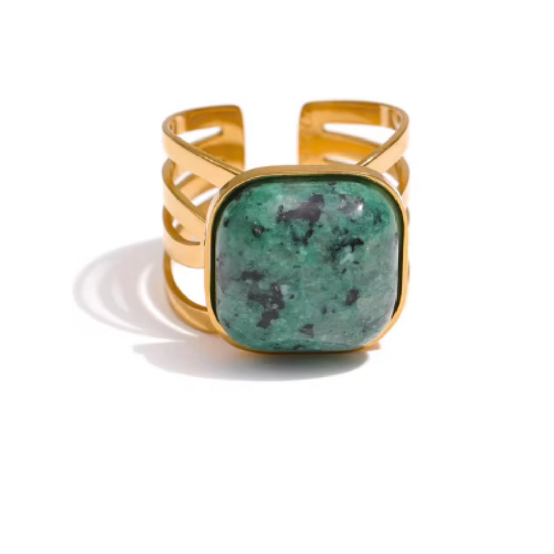 Anillo ajustable dorado con piedra verde turquesa natural
https://lenorajewelry.com/anillo-ajustable-dorado-piedra-verde-turquesaanillo ajustable, sortija dorada, anillo piedra natural, anillo verde turquesa, joyería elegante, anillo de acero inoxidable, regalo sofisticado, bisutería moderna, anillo de moda