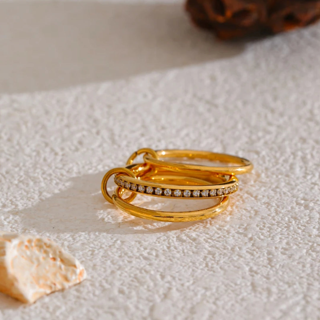 Anillo apilable Luz Estelar capas redondas con circonitas – lenorajewelry.com/anillo-apilable-luz-estelar-oro-pvd, anillo apilable oro, joyería fina mujer, anillo circonitas, anillos stackable, regalo elegante, joyas capas, acero inoxidable dorado, LENORA, joyería estelar , Spinelli Kilcollin jewelry, Spinelli Kilcollin rings, Spinelli Kilcollin earrings, Spinelli Kilcollin bracelets, Spinelli Kilcollin necklaces, Spinelli Kilcollin Los Angeles, Spinelli Kilcollin fine jewelry, Spinelli Kilcollin gold rings