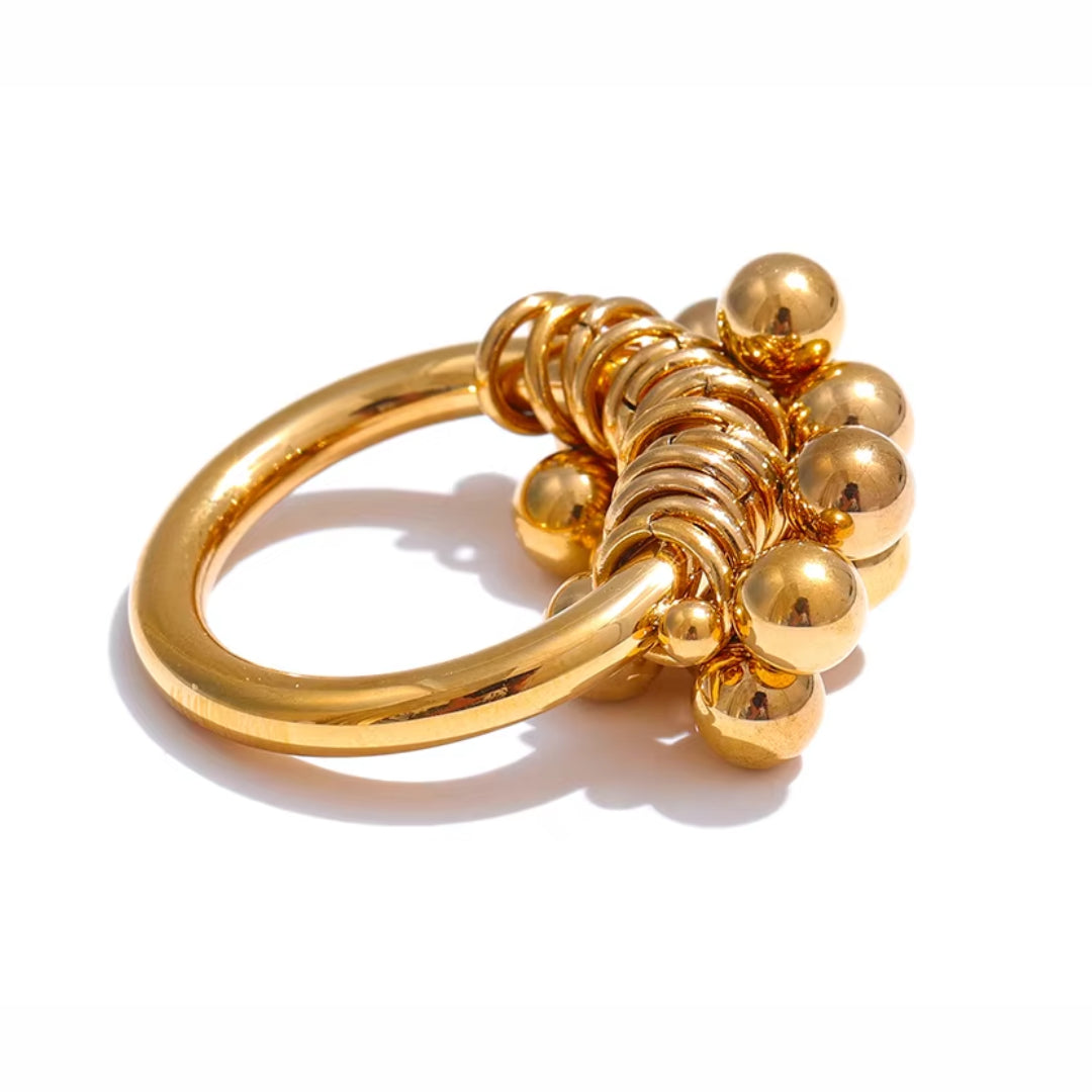 Anillo de capas dorado con cuentas redondeadas, Joyería en acero inoxidable con baño de oro 18K, Anillo geométrico y moderno para mujeres elegantes
https://lenorajewelry.com/anillo-capas-cuentas-acero-inoxidable-oro