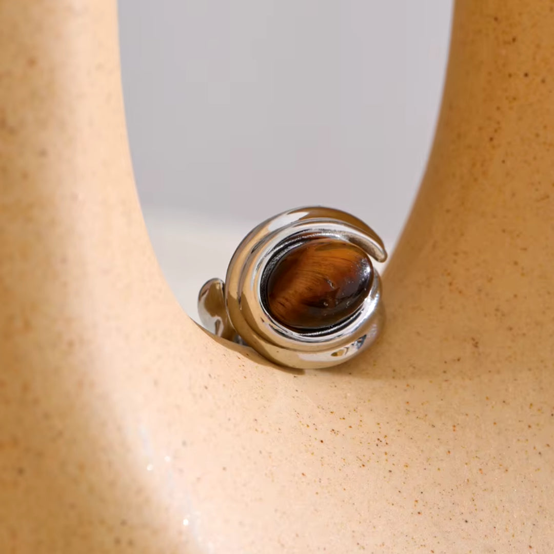 Anillo de piedra natural geométrico en oro y plata, Anillo moderno con ojo de tigre y diseño geométrico, Accesorios de moda resistentes al agua para mujer
https://lenorajewelry.com/anillo-geometrico-piedra-natural-oro-plata