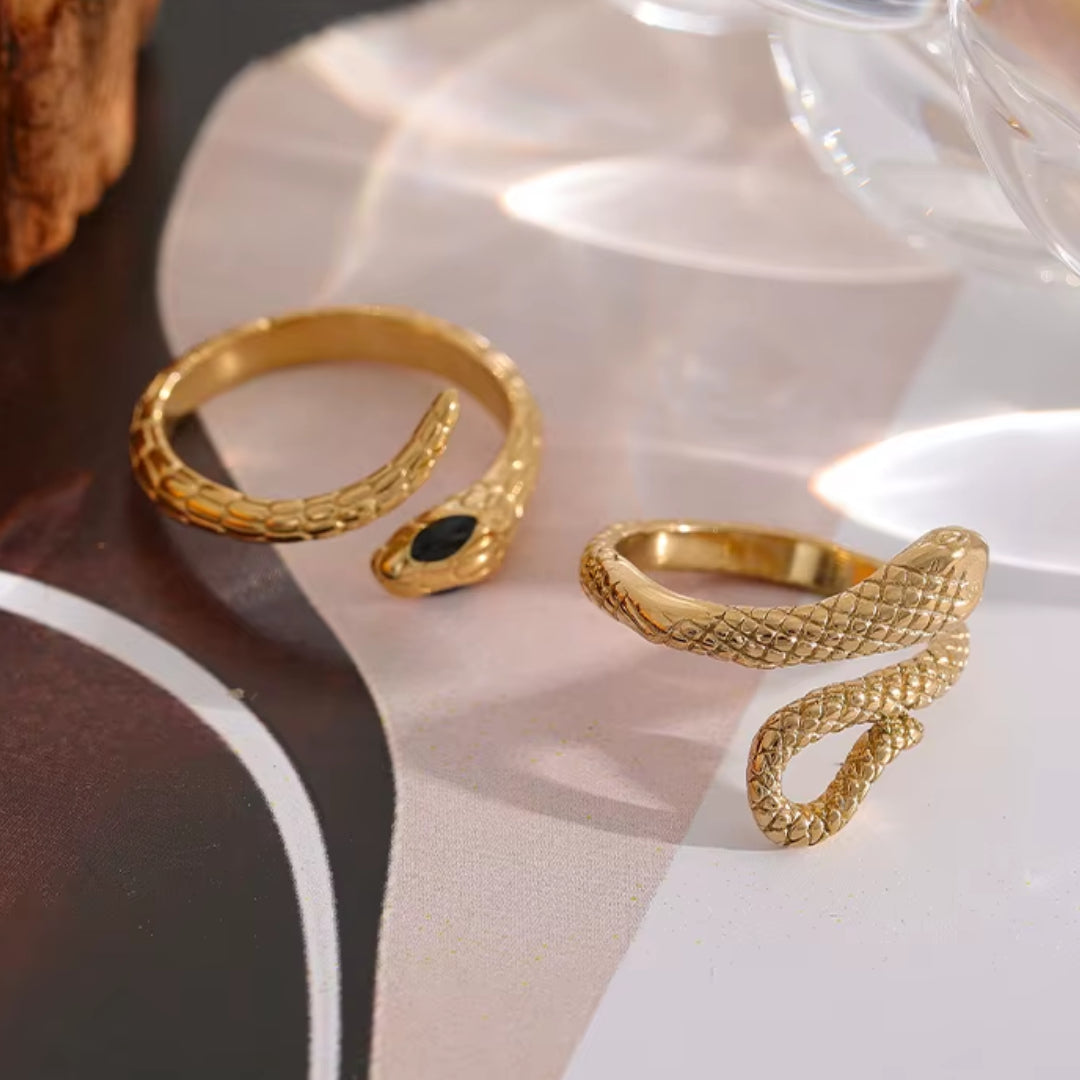 anillo de serpiente, anillo dorado, anillo ajustable, anillo resistente al agua, joyería de acero inoxidable, joyería animal, anillo elegante, anillo de moda, joyería femenina, accesorios para mujer
https://lenorajewelry.com/anillo-serpiente-dorada-ajustable-resistente-agua