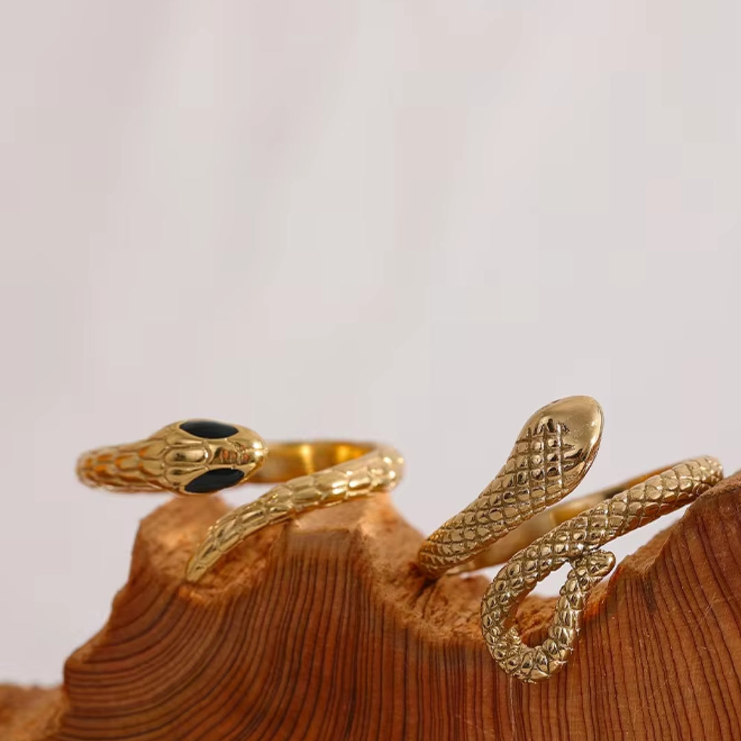 anillo de serpiente, anillo dorado, anillo ajustable, anillo resistente al agua, joyería de acero inoxidable, joyería animal, anillo elegante, anillo de moda, joyería femenina, accesorios para mujer
https://lenorajewelry.com/anillo-serpiente-dorada-ajustable-resistente-agua