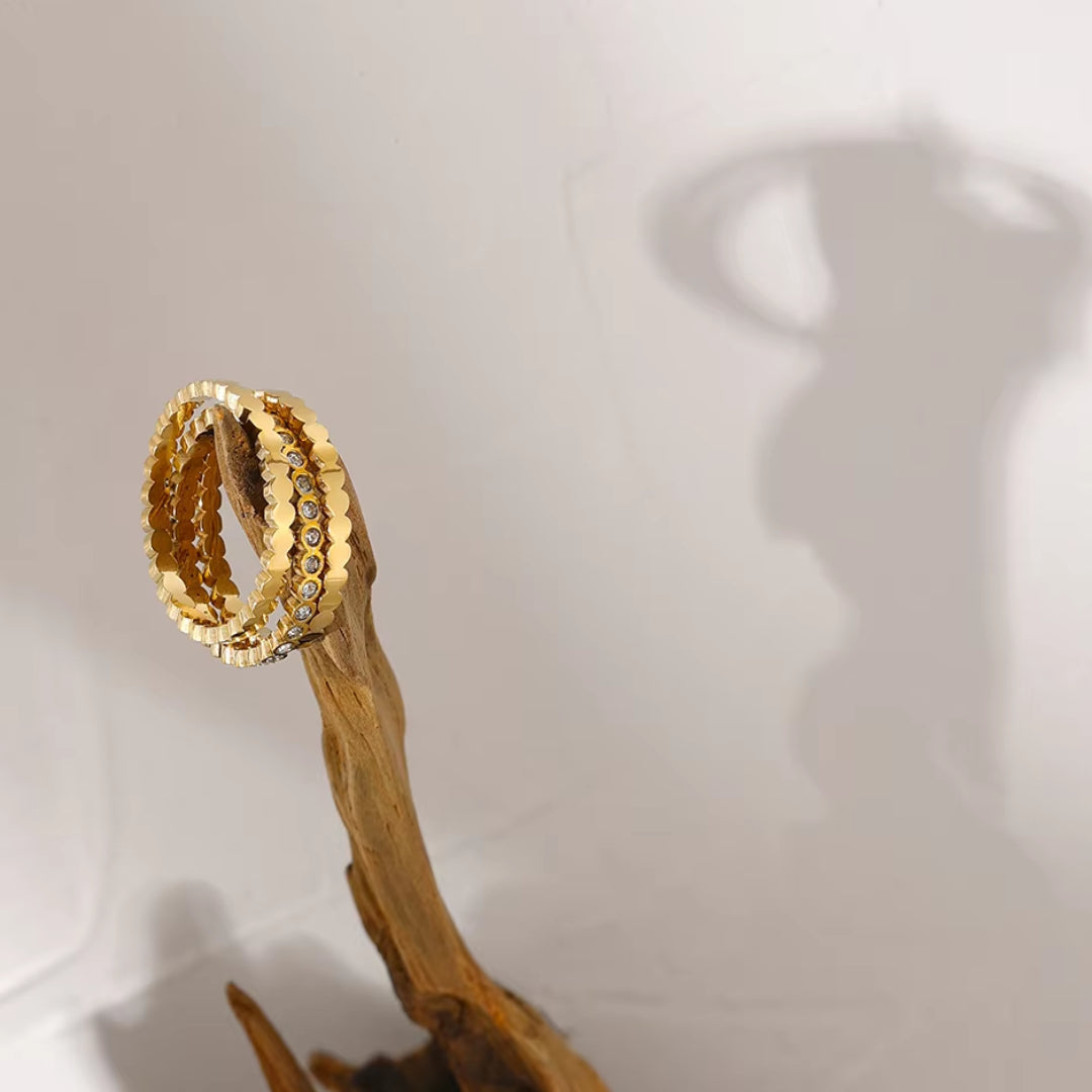 anillos elegantes, anillo de zirconia cúbica, anillo ajustable, joyería para mujer, anillo dorado, anillo de boda, joyas sofisticadas, joyas de acero inoxidable
https://lenorajewelry.com/anillo-resplandor-dorado-zirconia-cubica