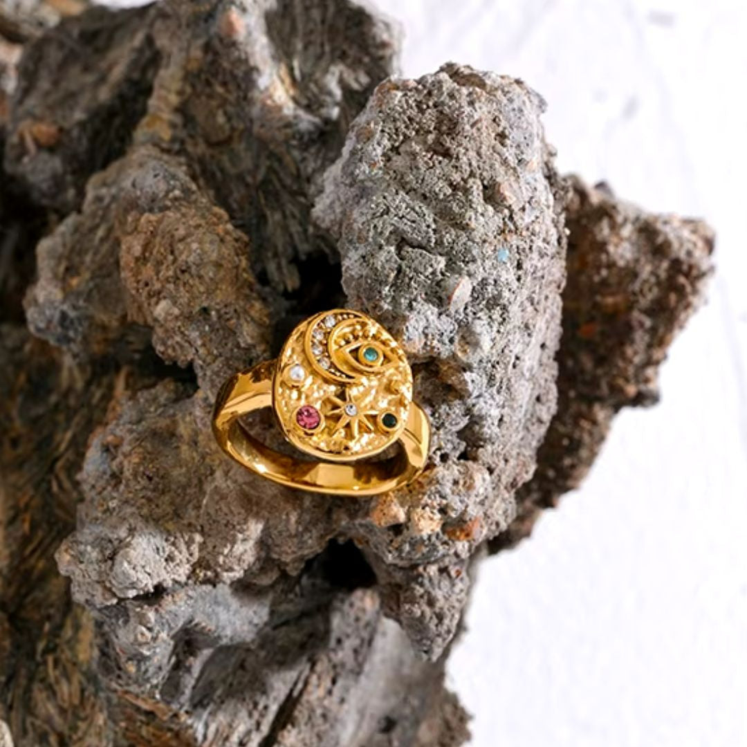 https://lenorajewelry.com/anillo-celestial-dorado-con-zirconias-charms