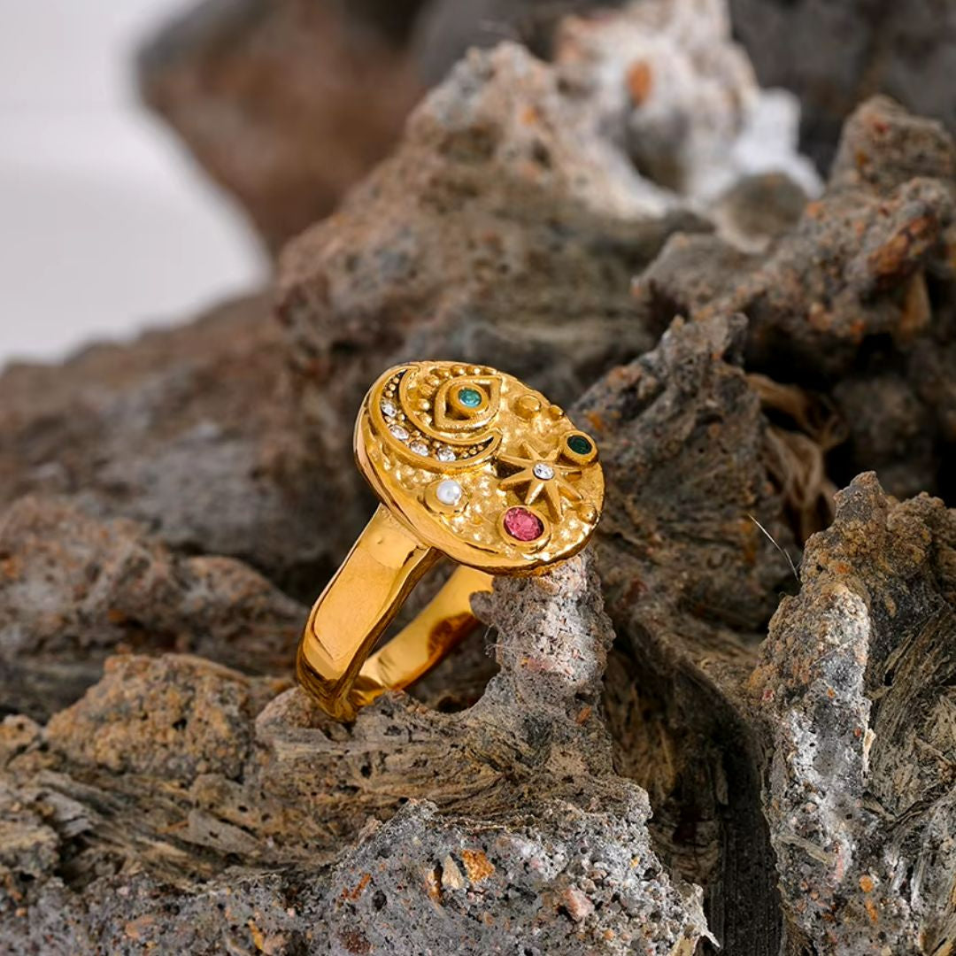 https://lenorajewelry.com/anillo-celestial-dorado-con-zirconias-charms