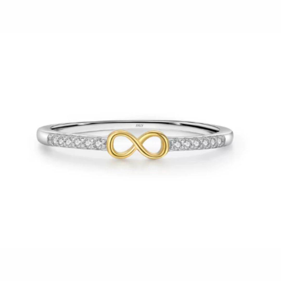 Anillo en forma de corazón de plata 925 con zirconias cúbicas.
https://lenorajewelry.com/anillo-plata-925-corazon-zirconias