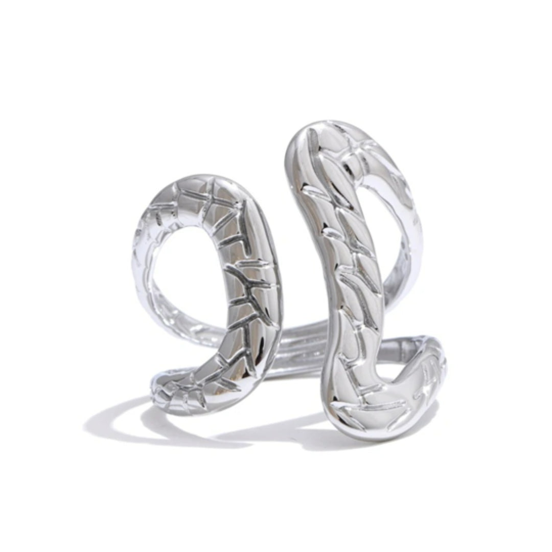 Anillo geométrico ajustable de acero inoxidable chapado en oro 18K
Diseño hueco y minimalista, ideal para mujeres modernas
Accesorio de joyería individualista para todas las ocasiones