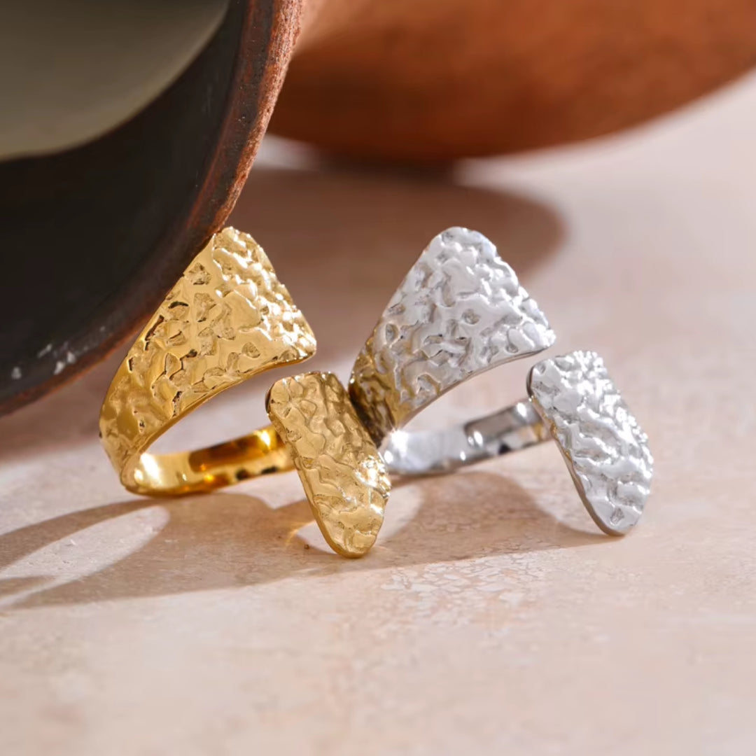 anillo geométrico, acero inoxidable, anillo ajustable, chapado en oro, diseño minimalista, joyería moderna, regalo para mujeres, accesorios elegantes
