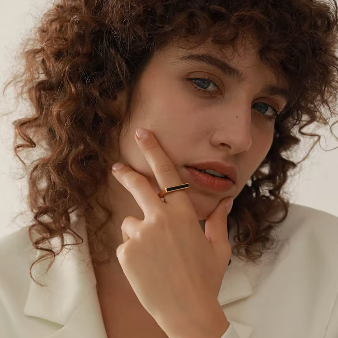 anillo minimalista para mujer, anillo cuadrado dorado, joyería moderna de acero inoxidable, anillos de acrílico, anillo elegante y versátil, anillo geométrico para mujer, accesorios minimalistas para mujeres, anillos modernos y resistentes