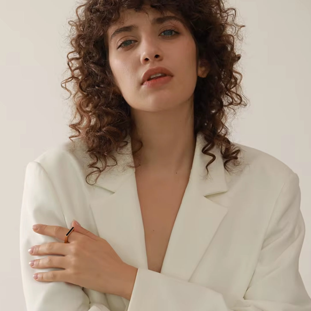 anillo minimalista para mujer, anillo cuadrado dorado, joyería moderna de acero inoxidable, anillos de acrílico, anillo elegante y versátil, anillo geométrico para mujer, accesorios minimalistas para mujeres, anillos modernos y resistentes