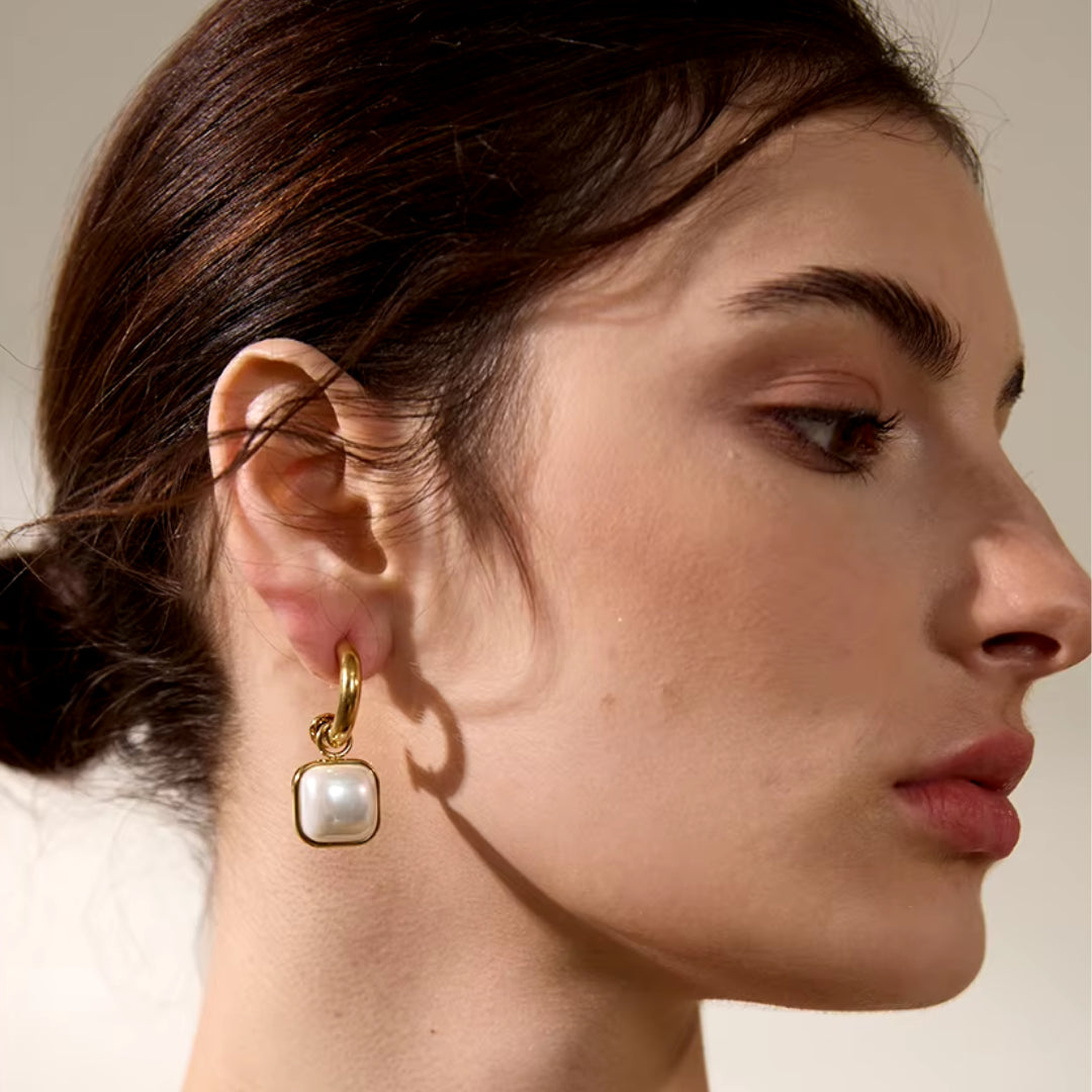 aretes cuadrados, joyería elegante, perlas sintéticas, aretes geométricos, joyería para mujeres






