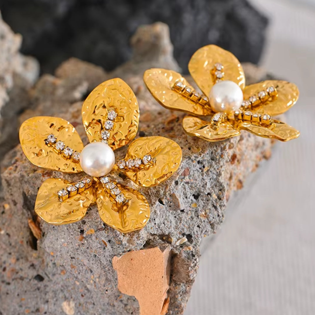 aretes florales, oro 18k PVD, zirconia cúbica, joyería resistente al agua, Flor de Éden, accesorios para mujer, aretes de botón, joyas elegantes, regalos con significado