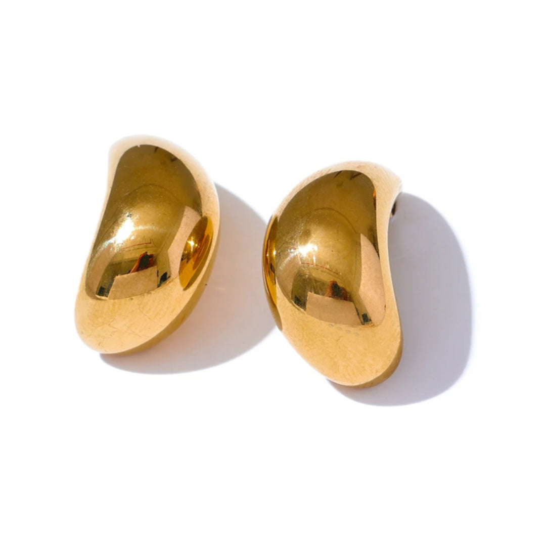 Aretes GeoLuxe geométricos dorados – lenorajewelry.com/aretes-geoluxe-lenora, aretes geométricos, aretes dorados mujer, pendientes modernos LENORA, joyería resistente al agua, aretes de lujo