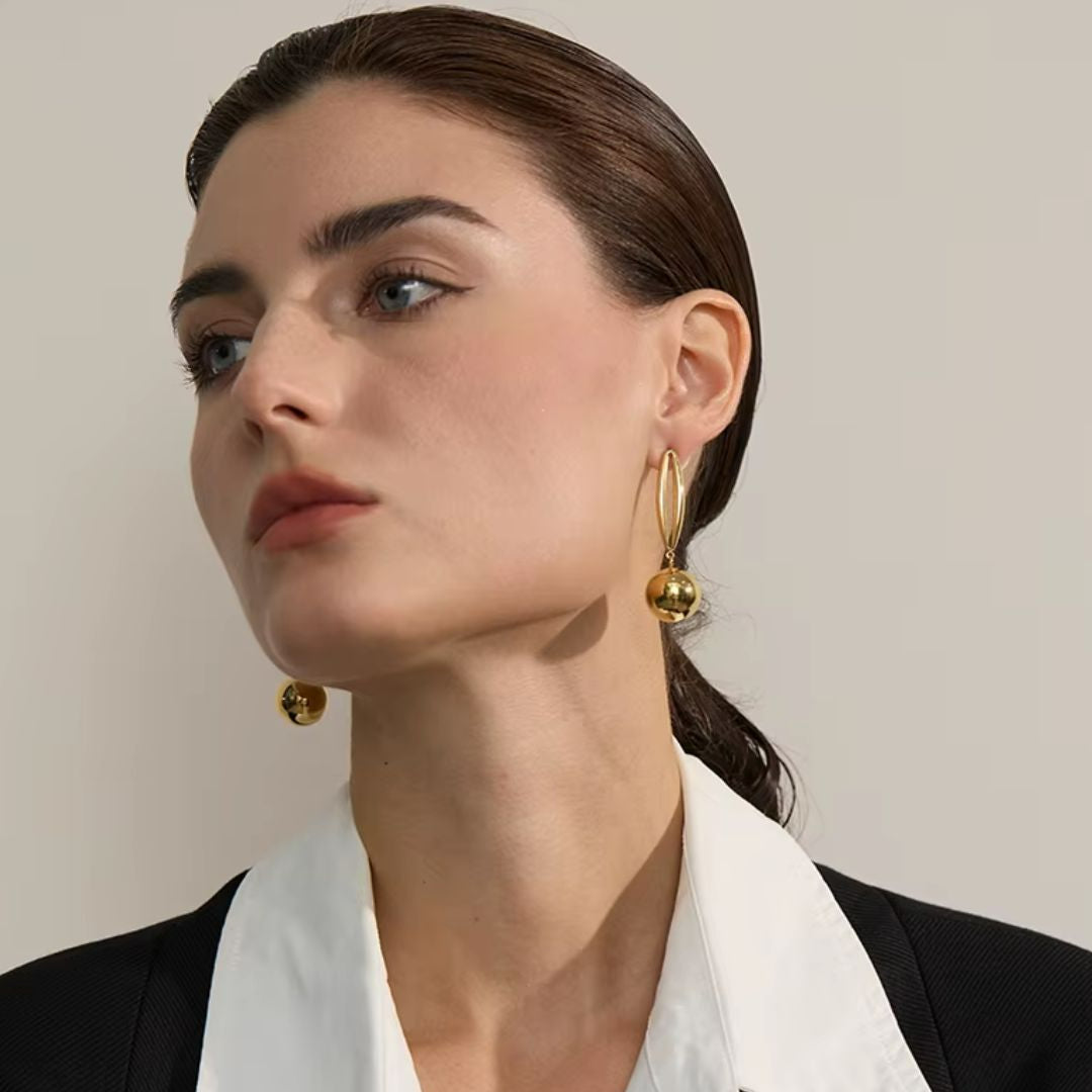 aretes colgantes, pendientes geométricos, aretes de gota oca, aretes en acero inoxidable, joyería dorada, pendientes en oro 18k, joyería elegante, aretes modernos, moda minimalista
https://lenorajewelry.com/aretes-colgantes-oro-18k-geometricos