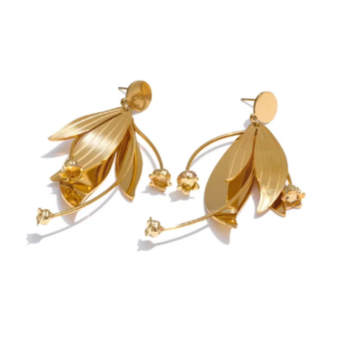 Aretes florales de acero inoxidable con baño de oro 18K.
https://lenorajewelry.com/aretes-florales-acero-inoxidable-dorado