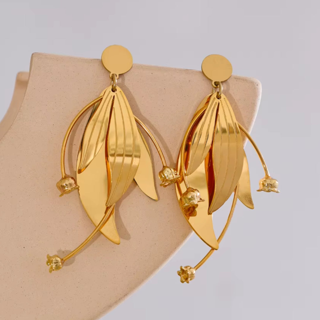 Aretes florales de acero inoxidable con baño de oro 18K.
https://lenorajewelry.com/aretes-florales-acero-inoxidable-dorado