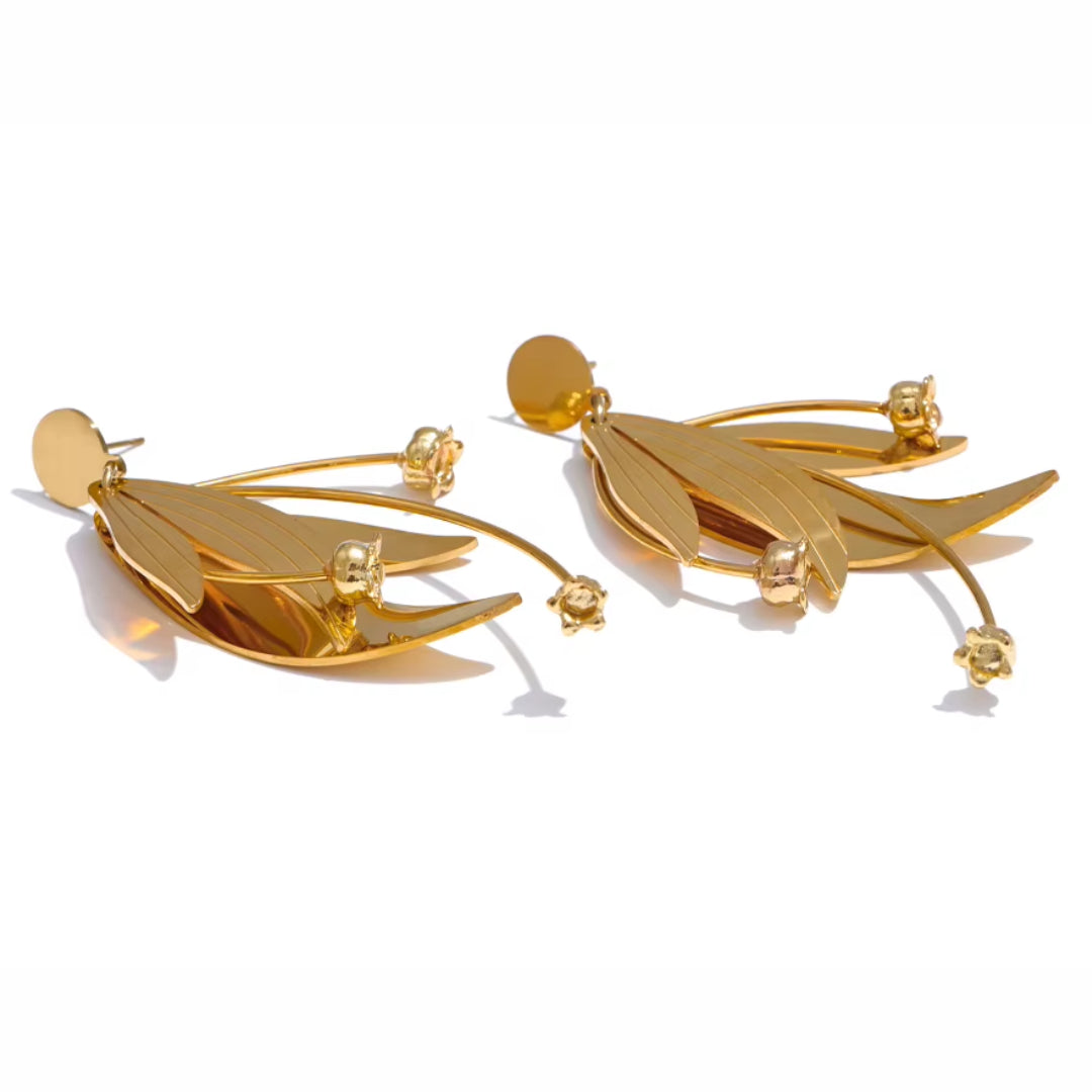 Aretes florales de acero inoxidable con baño de oro 18K.
https://lenorajewelry.com/aretes-florales-acero-inoxidable-dorado