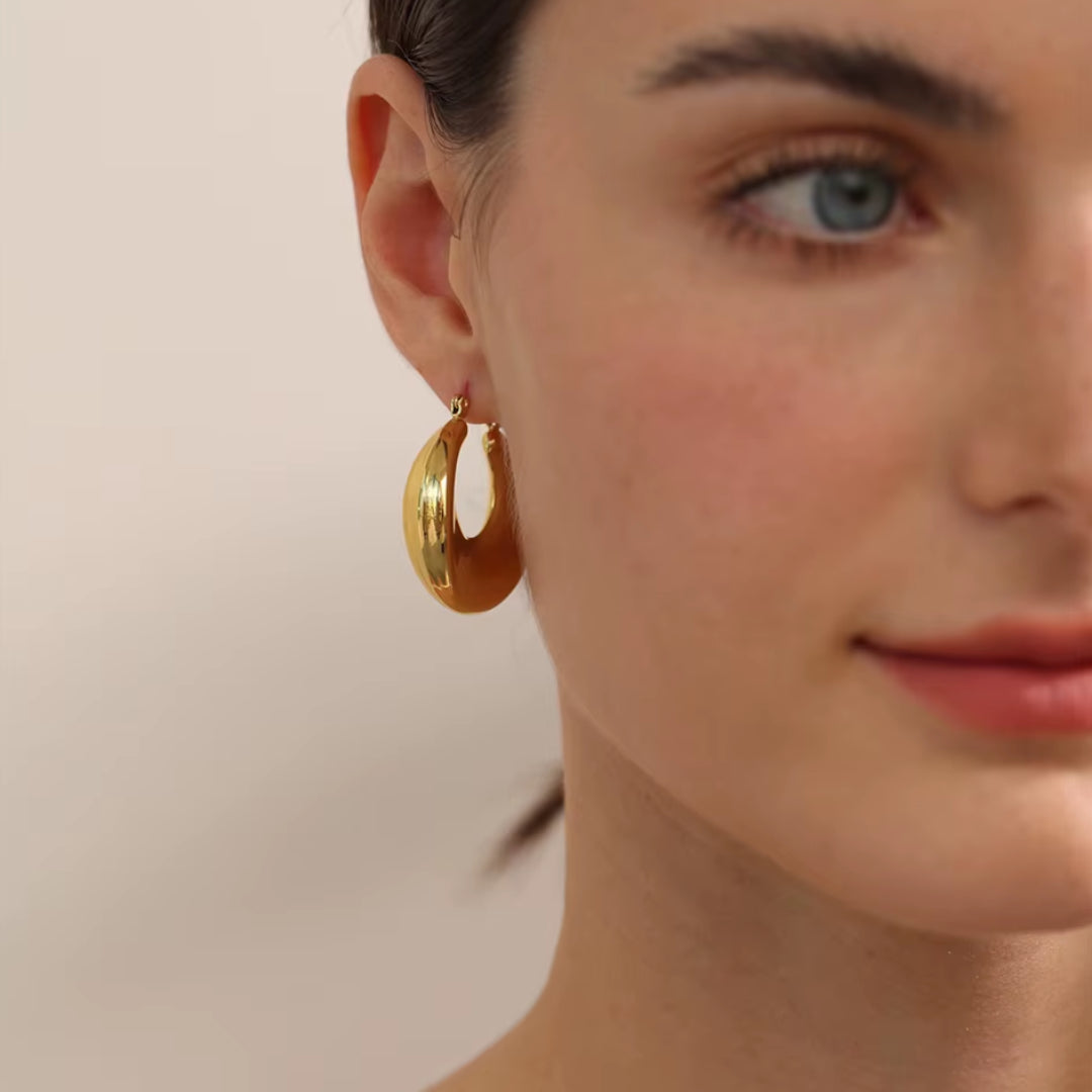 aretes minimalistas, acero inoxidable, baño en oro 18K, aretes geométricos, joyería para mujer, accesorios elegantes, estilo moderno, OroMinimal, Lenora Jewelry