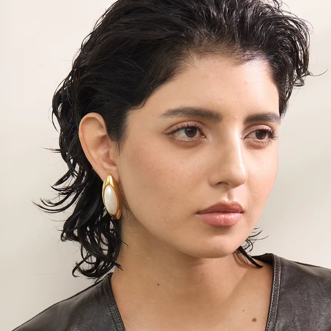 aretes de imitación perlas, joyería elegante, oro PVD, acero inoxidável, aretes geométricos, joyas para mujer, Lumina Perlas, accesorios minimalistas, regalos