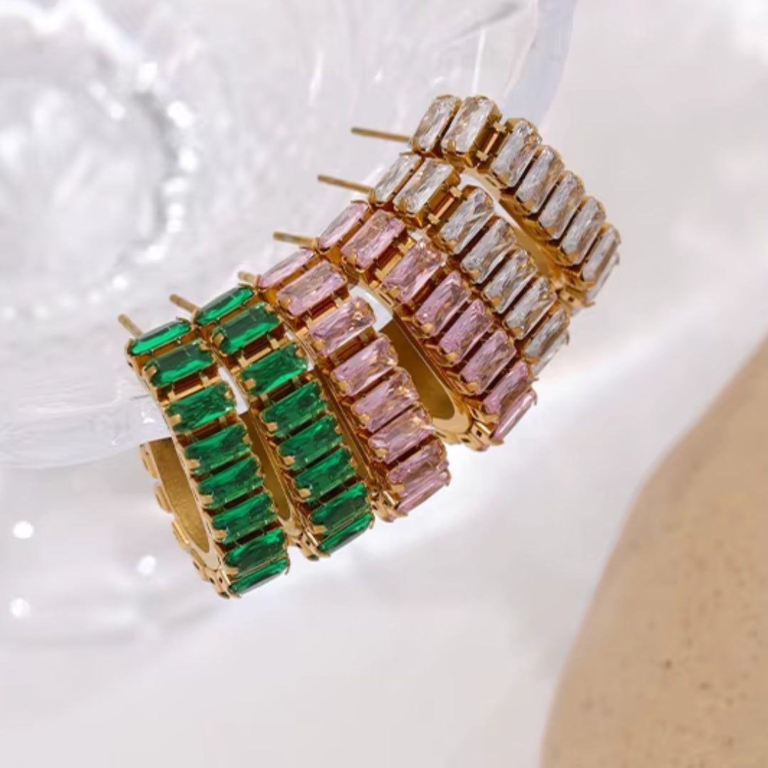 Aretes tipo prisionero con zirconia cúbica y baño de oro, Acero inoxidable 316L con zirconia cúbica brillante https://lenorajewelry.com/aretes-acero-inoxidable-zirconia-cubica-destellos-divinos