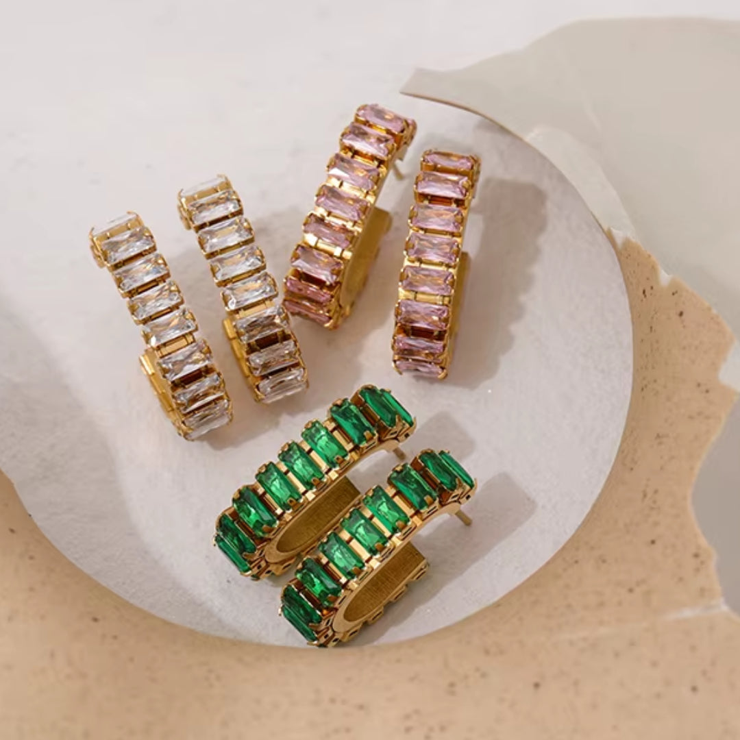 Aretes tipo prisionero con zirconia cúbica y baño de oro, Acero inoxidable 316L con zirconia cúbica brillante https://lenorajewelry.com/aretes-acero-inoxidable-zirconia-cubica-destellos-divinos