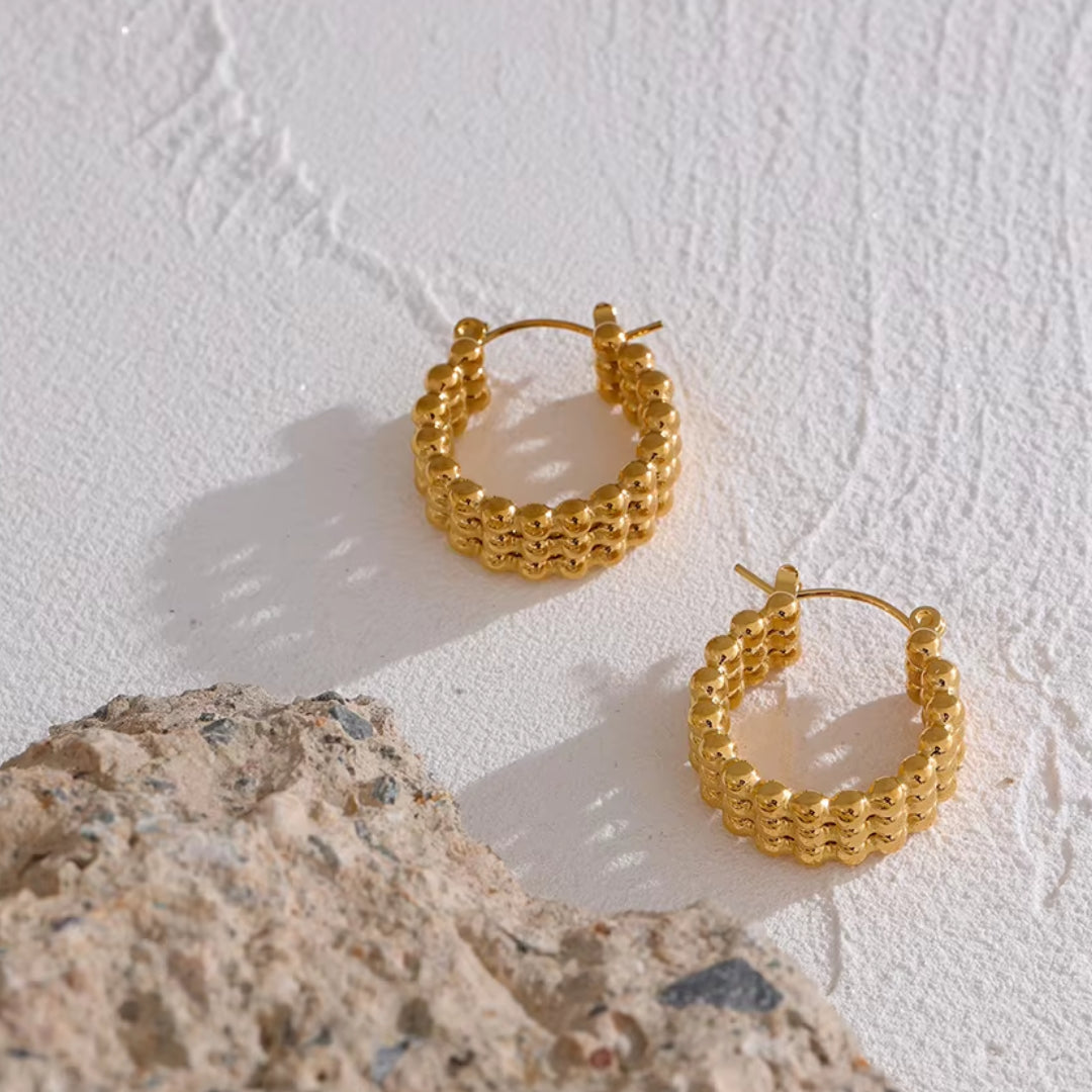 aretes de acero inoxidable, aros dorados 18K, joyería resistente al agua, moda femenina, aretes modernos, joyería dorada, joyería de regalo, aretes para mujer, joyería de moda