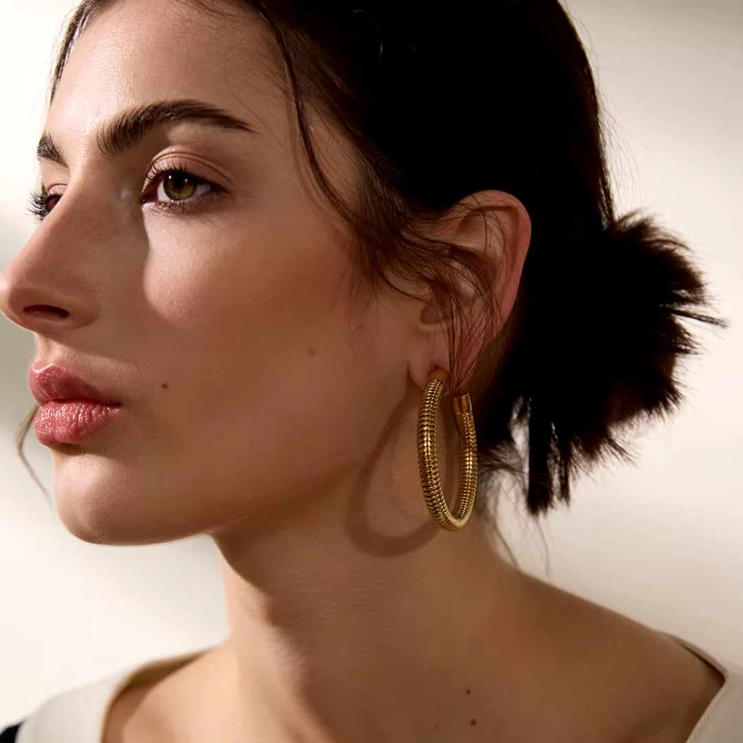 aros dorados, acero inoxidable, circonia cúbica, joyería minimalista, pendientes grandes, aros de moda, accesorios para mujeres, aros geométricos, joyas resistentes al agua