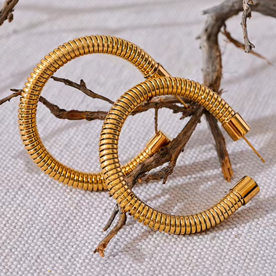 aros dorados, acero inoxidable, circonia cúbica, joyería minimalista, pendientes grandes, aros de moda, accesorios para mujeres, aros geométricos, joyas resistentes al agua