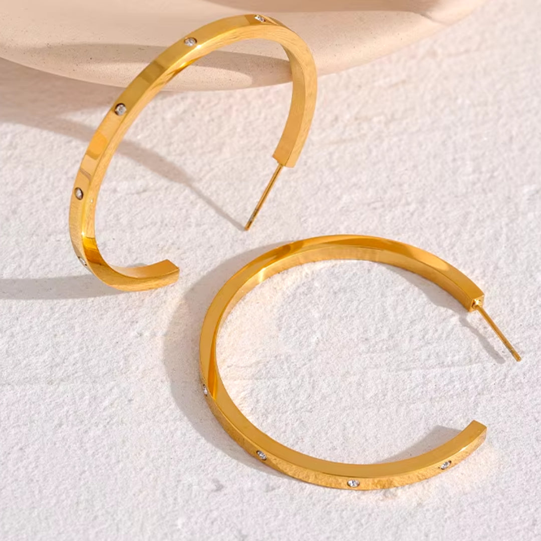 aros dorados, acero inoxidable, zirconia cúbica, joyería minimalista, pendientes grandes, aros de moda, accesorios para mujeres, aros geométricos, joyas resistentes al agua