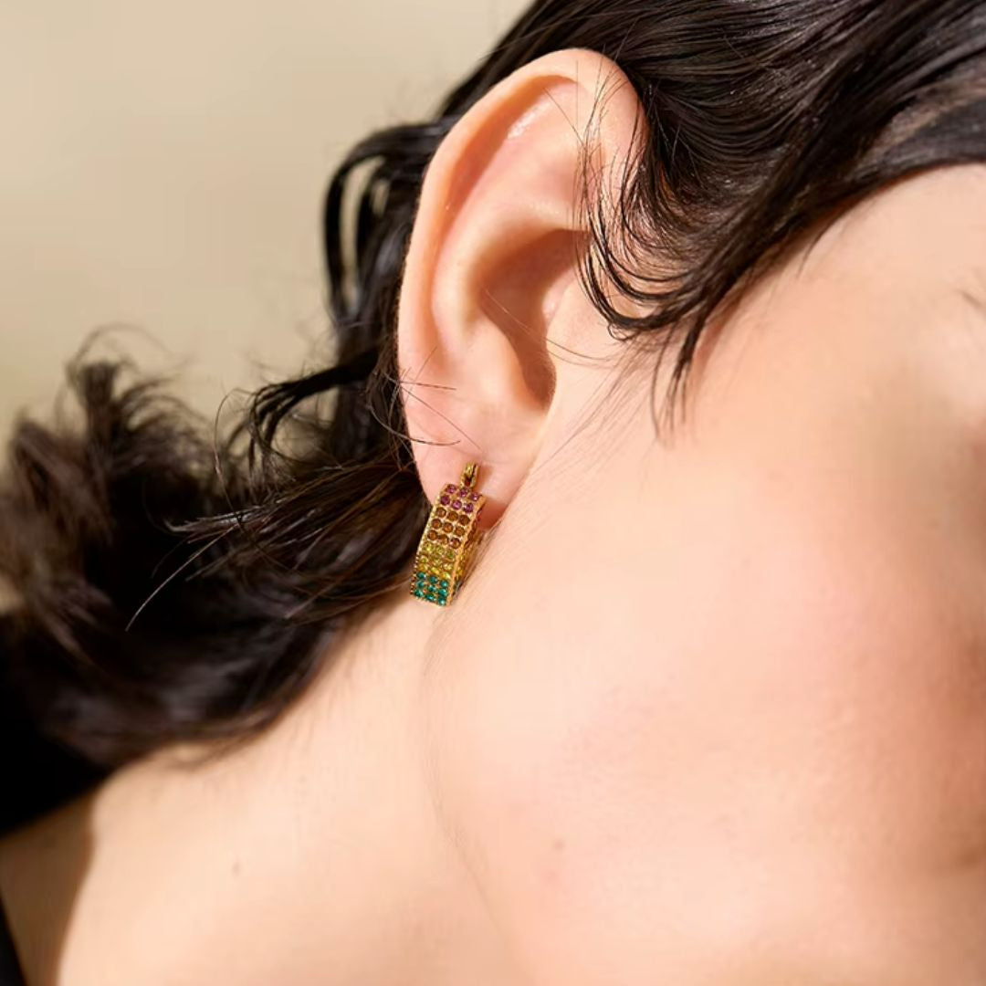 aros dorados, zirconia cúbica, aros de acero inoxidable, joyería elegante, aros geométricos, accesorios de moda, aros huecos, aretes para mujer, baño de oro, joyería moderna
https://lenorajewelry.com/aros-dorados-zirconia-cubica-18k