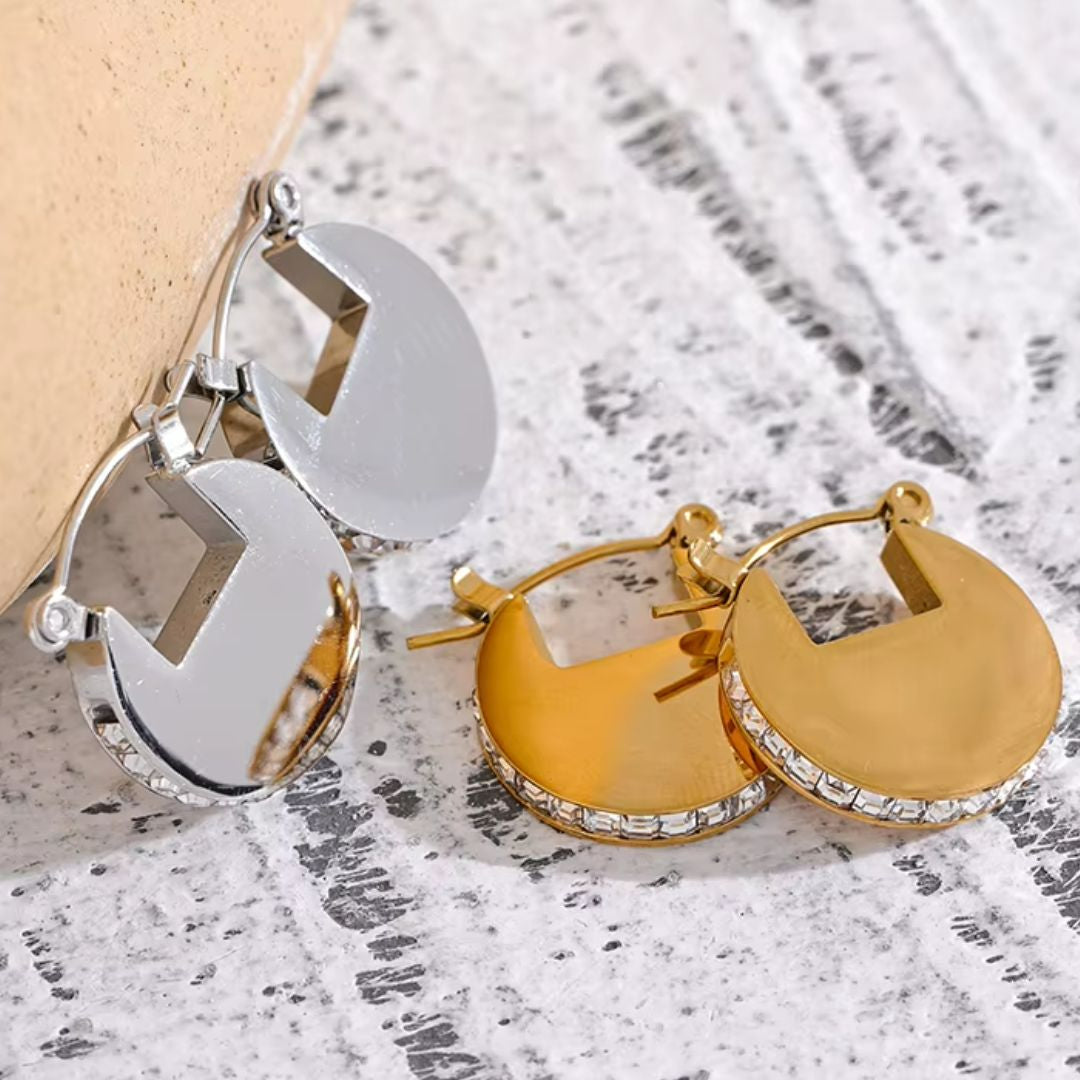 aros dorados, acero inoxidable, aros con strass, joyería de moda, aretes bañados en oro, accesorios elegantes, aros para mujer, regalo de joyería, moda en acero inoxidable
https://lenorajewelry.com/aros-dorados-acero-inoxidable-strass-18k