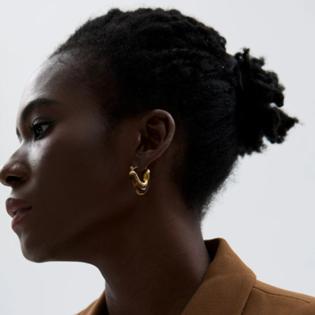 aros de acero inoxidable, aros geométricos, aros de forma de V, aros chapados en oro, joyería para mujeres, aros modernos, aros minimalistas, joyas elegantes