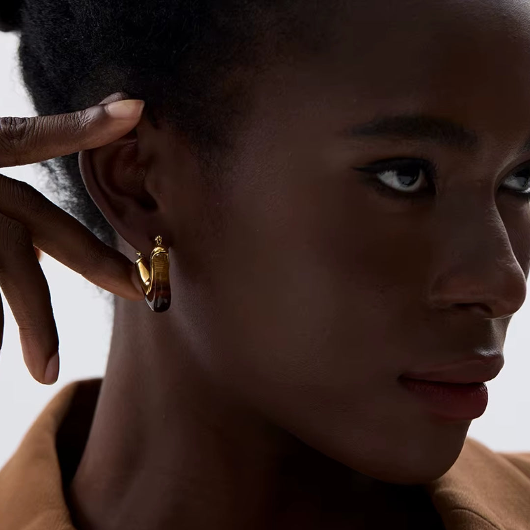 aros de acero inoxidable, aros geométricos, aros de forma de V, aros chapados en oro, joyería para mujeres, aros modernos, aros minimalistas, joyas elegantes
