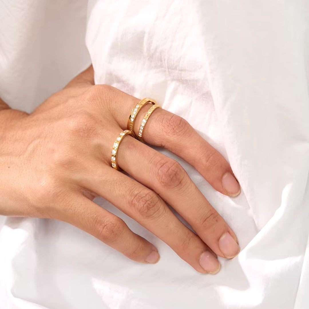 anillo aura de brillo, anillo de zirconita, joyería minimalista, anillo en acero inoxidable, anillo chapado en oro, accesorios de lujo