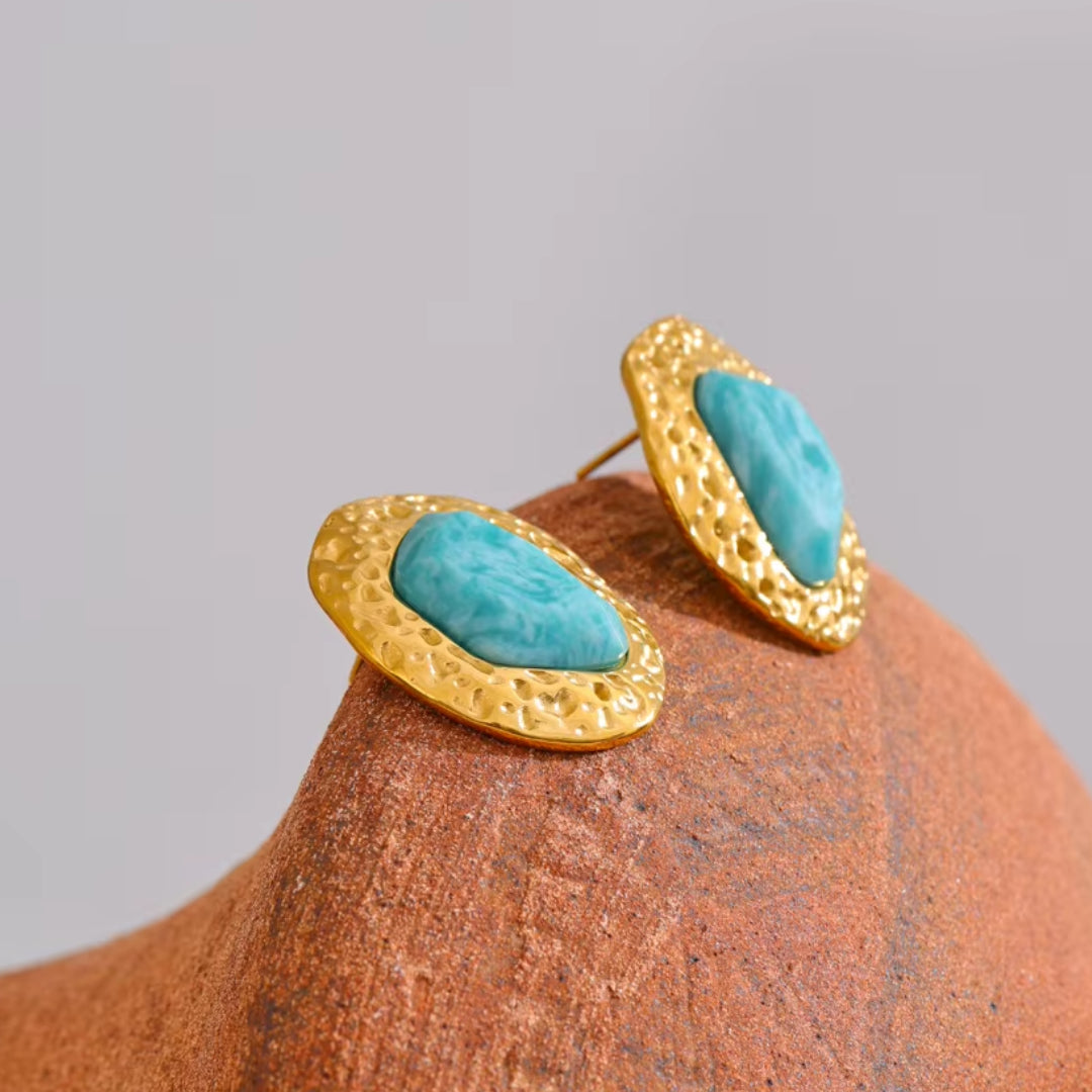 Brincos de amazonita en baño de oro 18k, Aretes geométricos con piedra natural, Joyería dorada con diseño elegante y moderno
https://lenorajewelry.com/brincos-amazonita-natural-oro-18k
